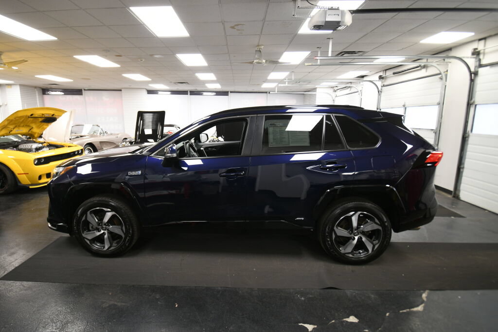 Used 2023 Toyota RAV4 SE w/ Weather & Moonroof Package AWD/4WD image 4