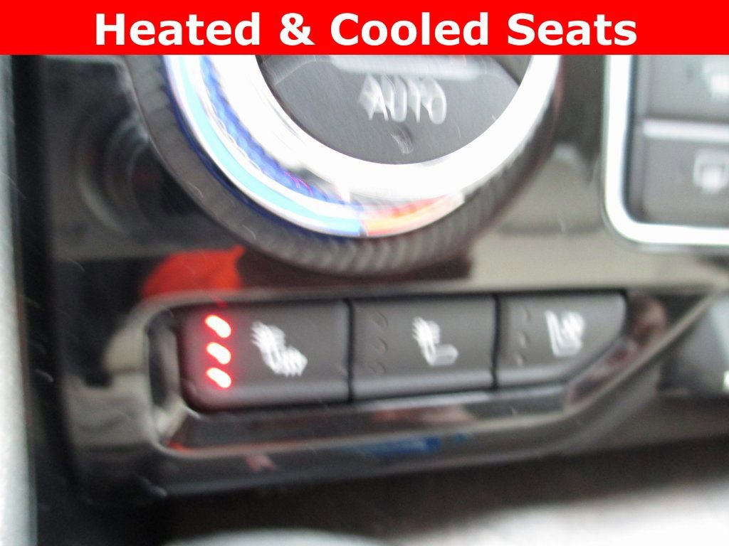 Used 2021 GMC Yukon XL Denali w/ Denali Premium Package image 18