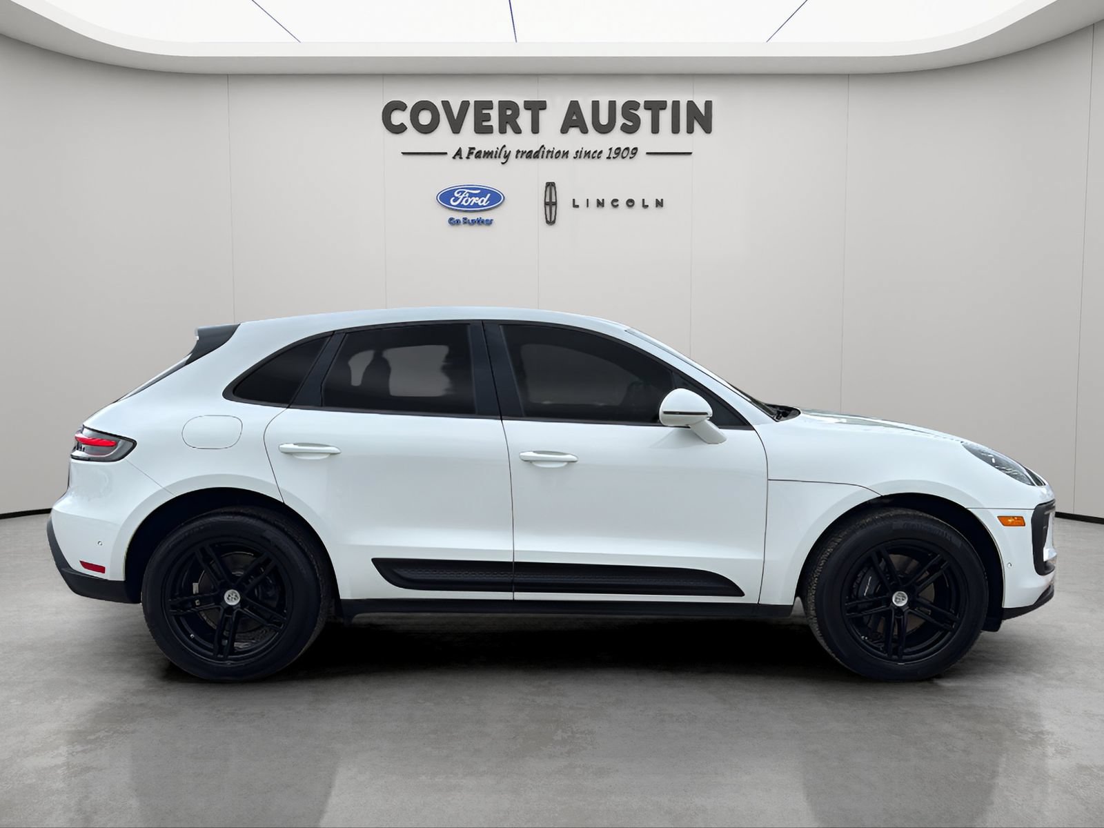 Used 2024 Porsche Macan w/ Premium Plus Package AWD/4WD image 6