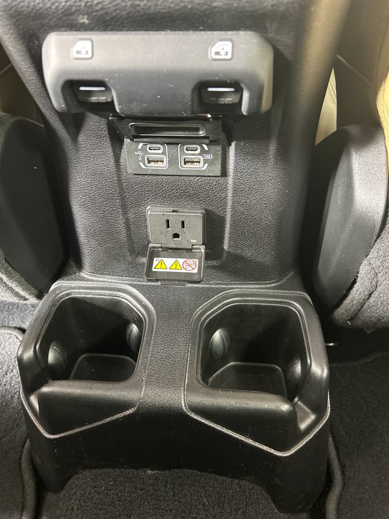 Used 2018 Jeep Wrangler Unlimited Sahara AWD/4WD image 18