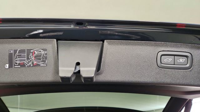 New 2026 Volvo XC90 B6 Plus w/ Protection Package Premier AWD/4WD image 48