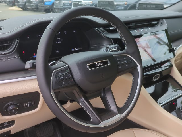 New 2026 Jeep Grand Cherokee Limited w/ Limited Altitude Package RWD image 31