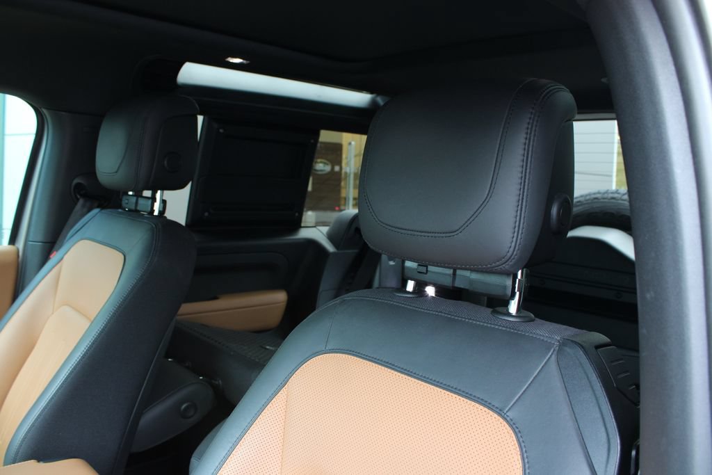 Used 2023 Land Rover Defender 90 X AWD/4WD image 8