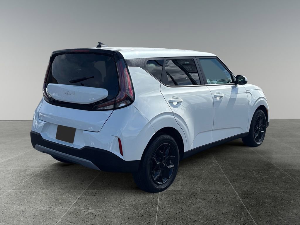 Used 2025 Kia Soul LX FWD image 7