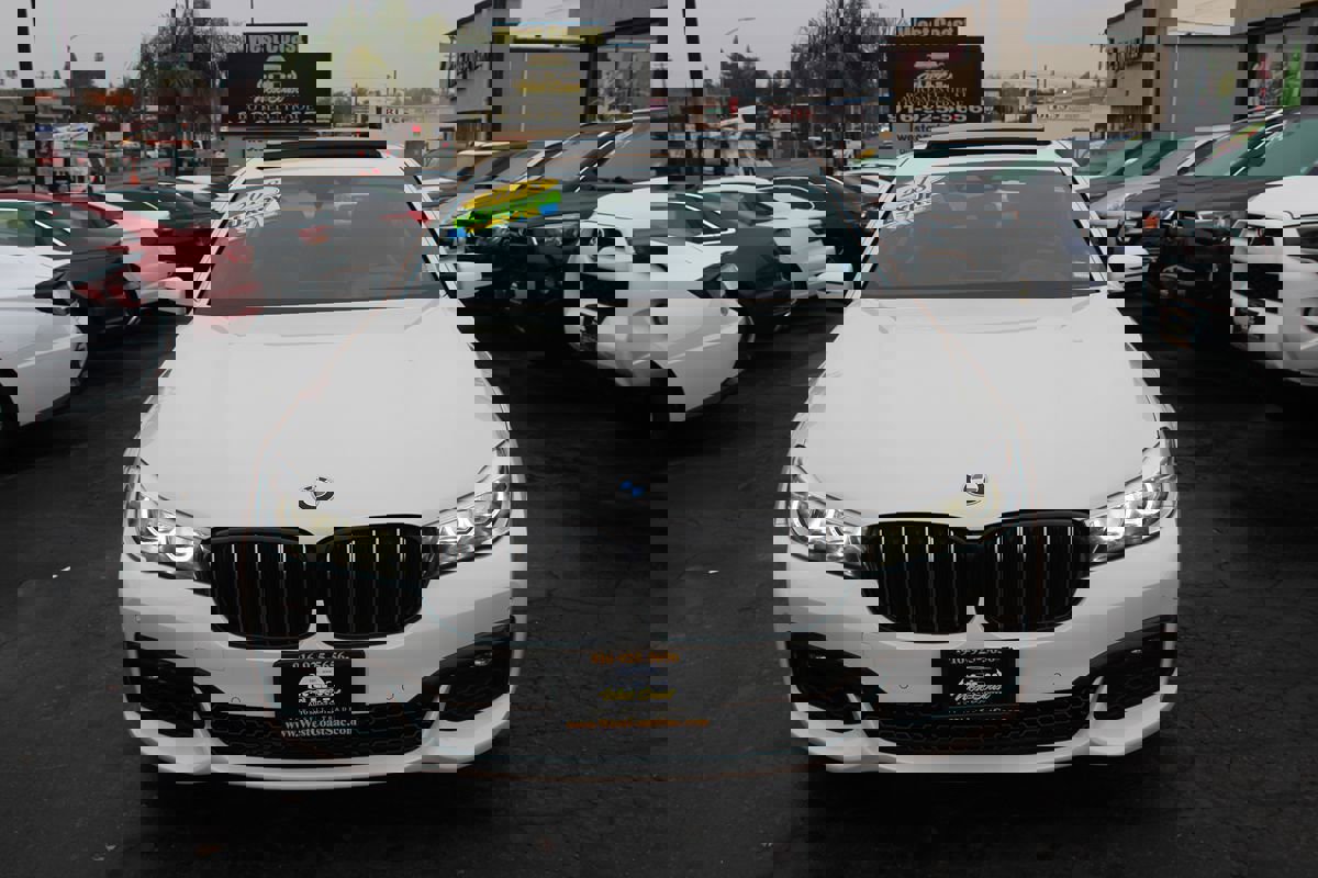 Used 2018 BMW 740i image 3