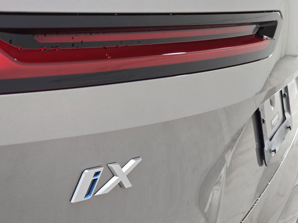 Used 2023 BMW iX xDrive50 image 31