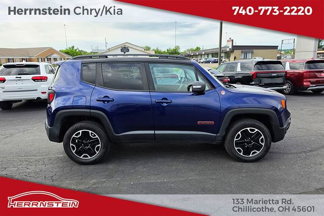 Used 2017 Jeep Renegade Trailhawk w/ Premium Trailhawk Package AWD/4WD image 27