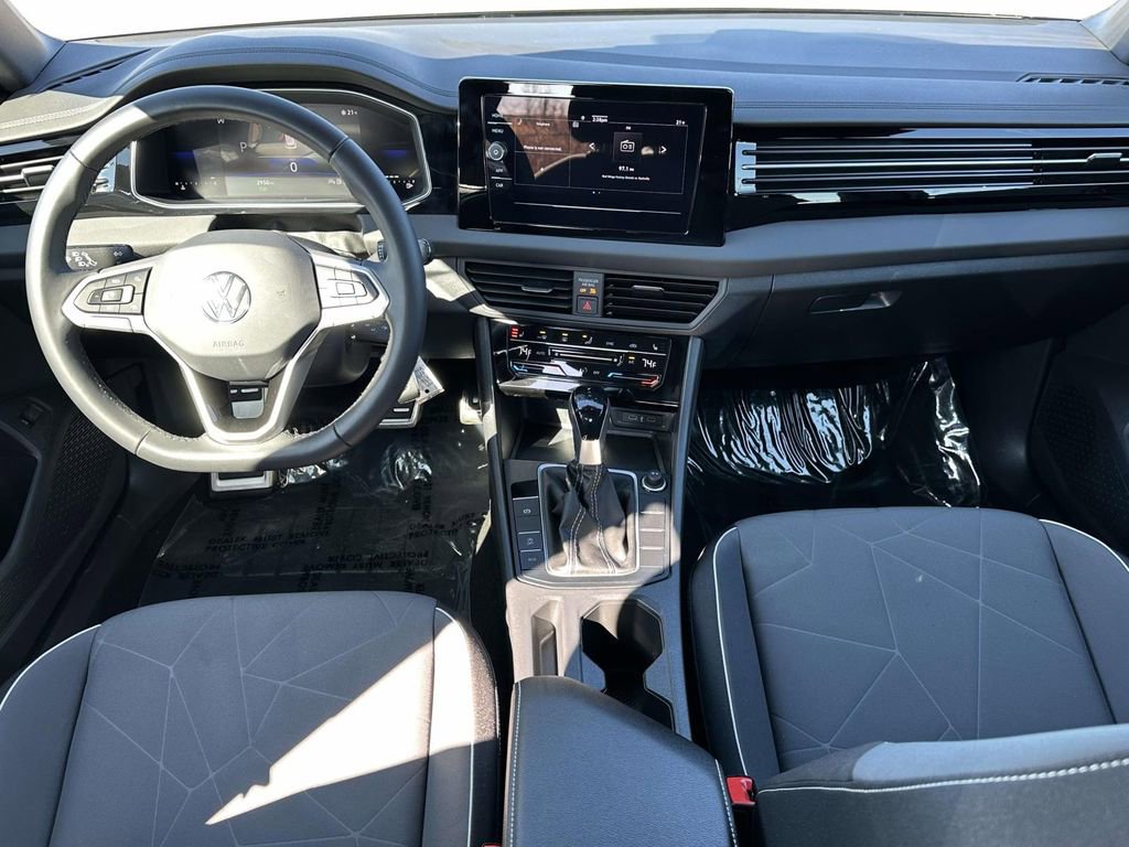 Used 2025 Volkswagen Jetta Sport image 14