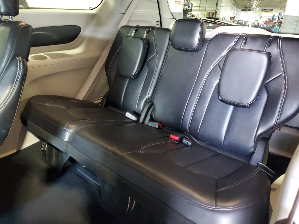 Used 2023 Chrysler Pacifica Touring-L FWD image 10