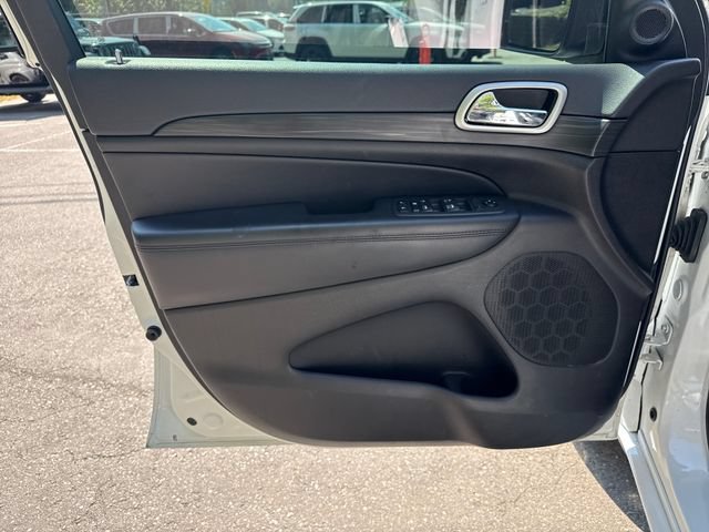 Used 2019 Jeep Grand Cherokee Altitude AWD/4WD image 15