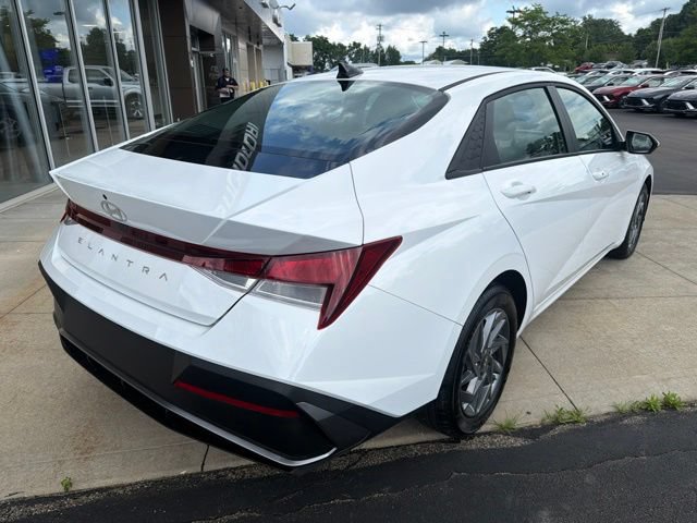 Used 2024 Hyundai Elantra SEL FWD image 16