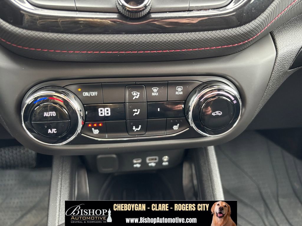 Used 2023 Chevrolet TrailBlazer RS w/ Convenience Package AWD/4WD image 23