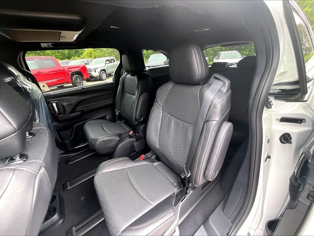 New 2026 Toyota Sienna Limited AWD/4WD image 15
