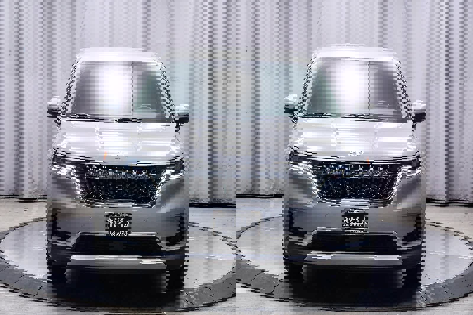 Used 2024 Kia Carnival EX image 6