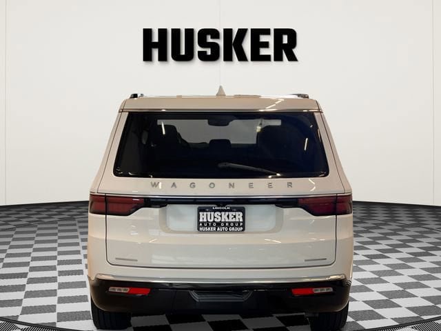 Used 2023 Jeep Wagoneer Series III w/ Premium Group I AWD/4WD image 4
