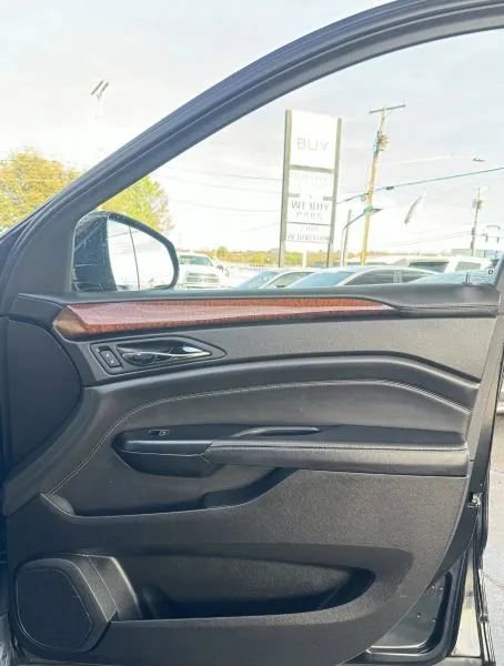 Used 2015 Cadillac SRX Luxury w/ Driver Awareness Package image 21