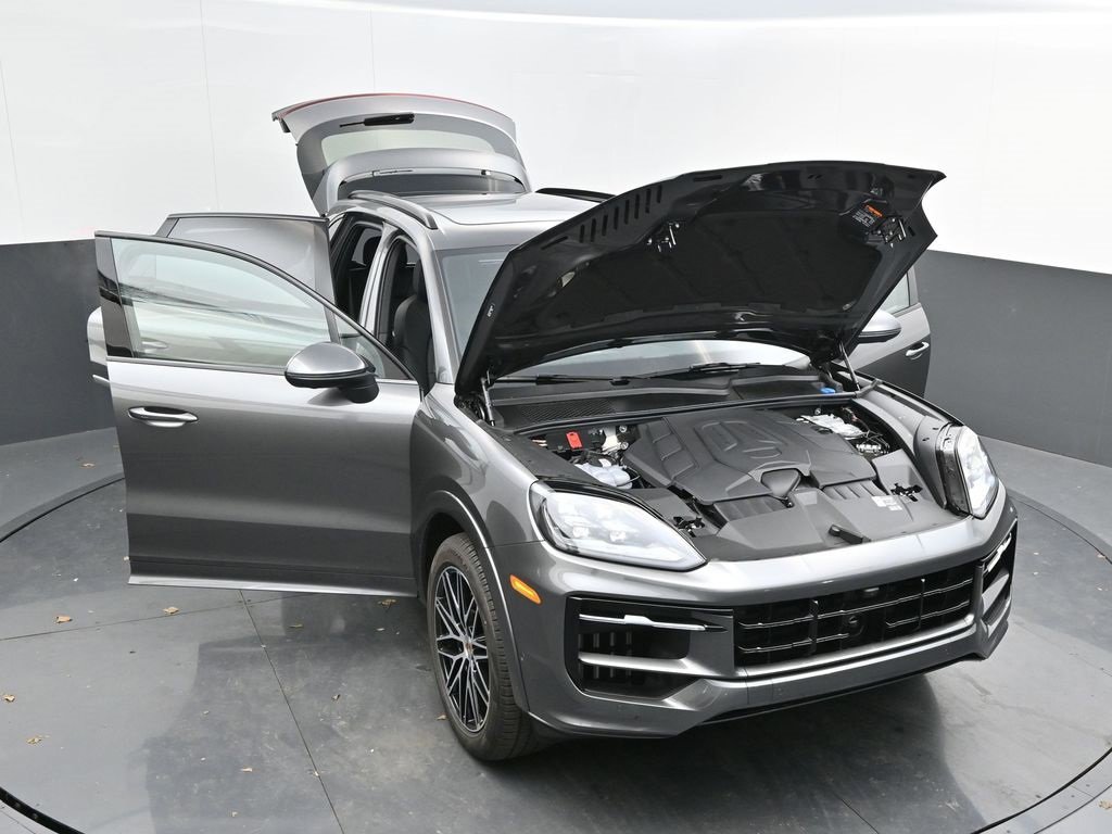 Certified 2025 Porsche Cayenne image 46