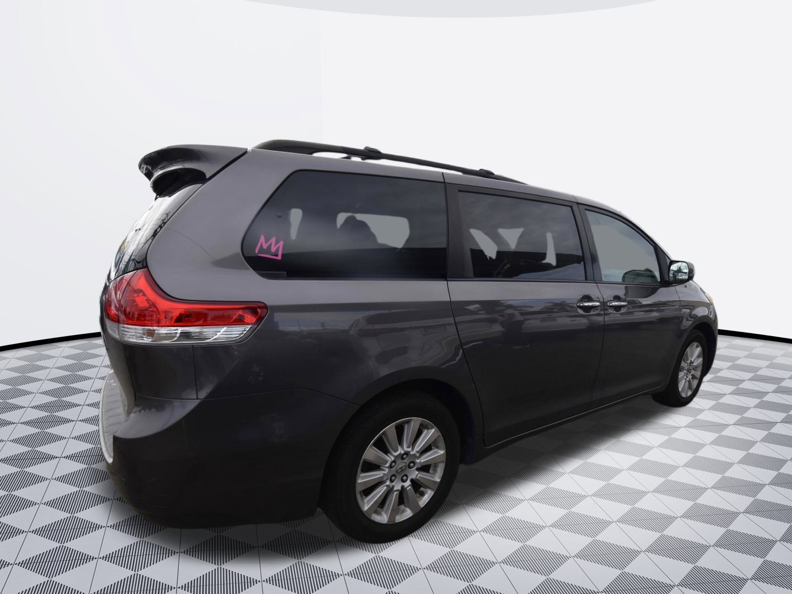 Used 2012 Toyota Sienna XLE w/ XLE Navigation Pkg AWD/4WD image 4