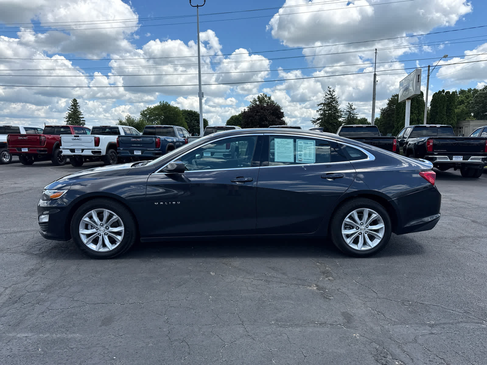 Used 2023 Chevrolet Malibu LT FWD image 2