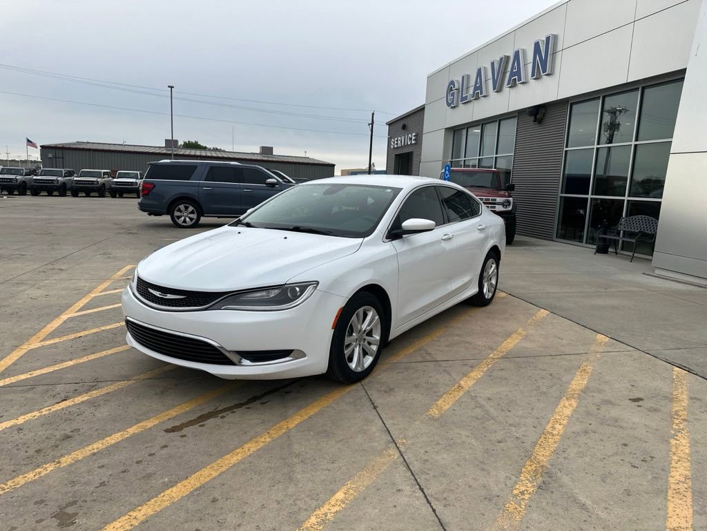 Used 2017 Chrysler 200 Limited Platinum FWD image 3