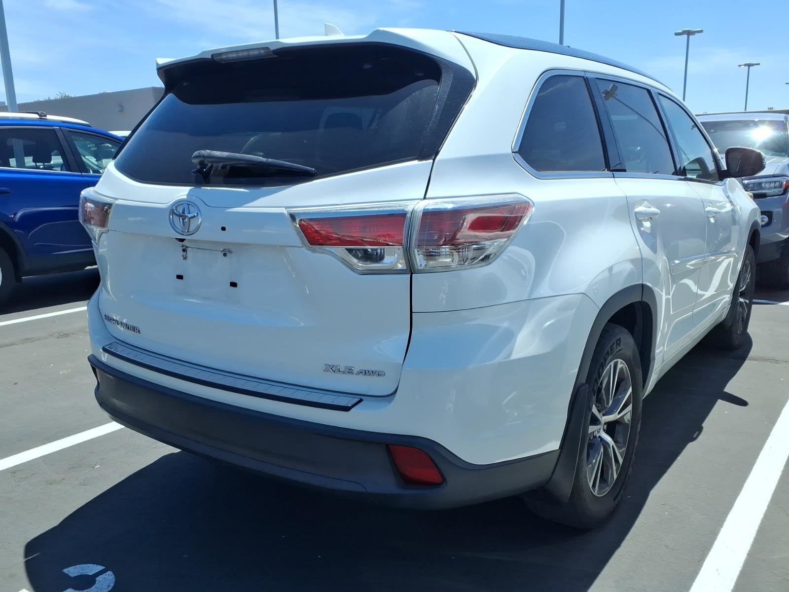 Used 2016 Toyota Highlander XLE w/ Protection Package #3 AWD/4WD image 4