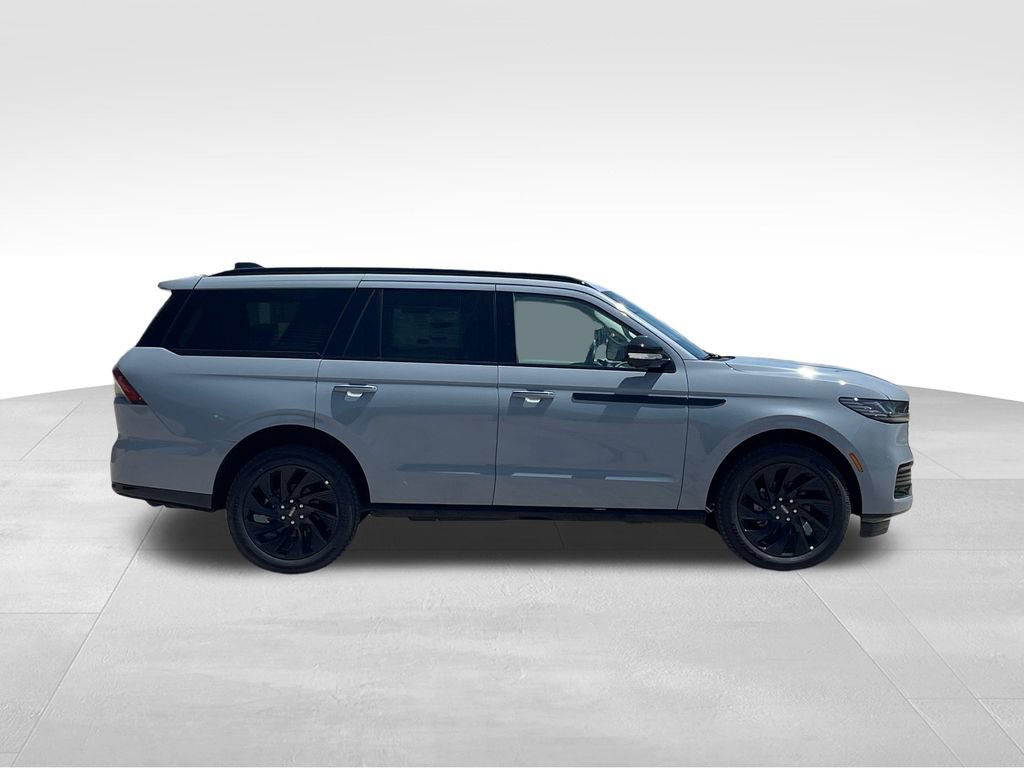 New 2026 Lincoln Navigator Reserve w/ Jet Appearance Package AWD/4WD image 6