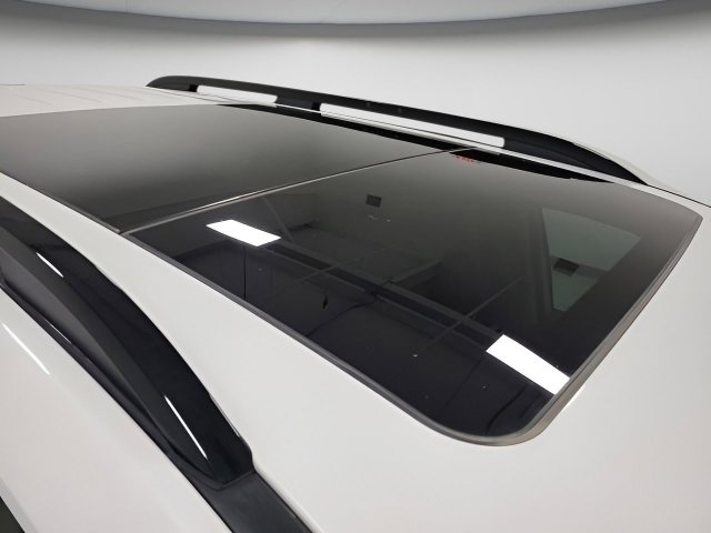 Used 2025 Honda Pilot Touring image 17