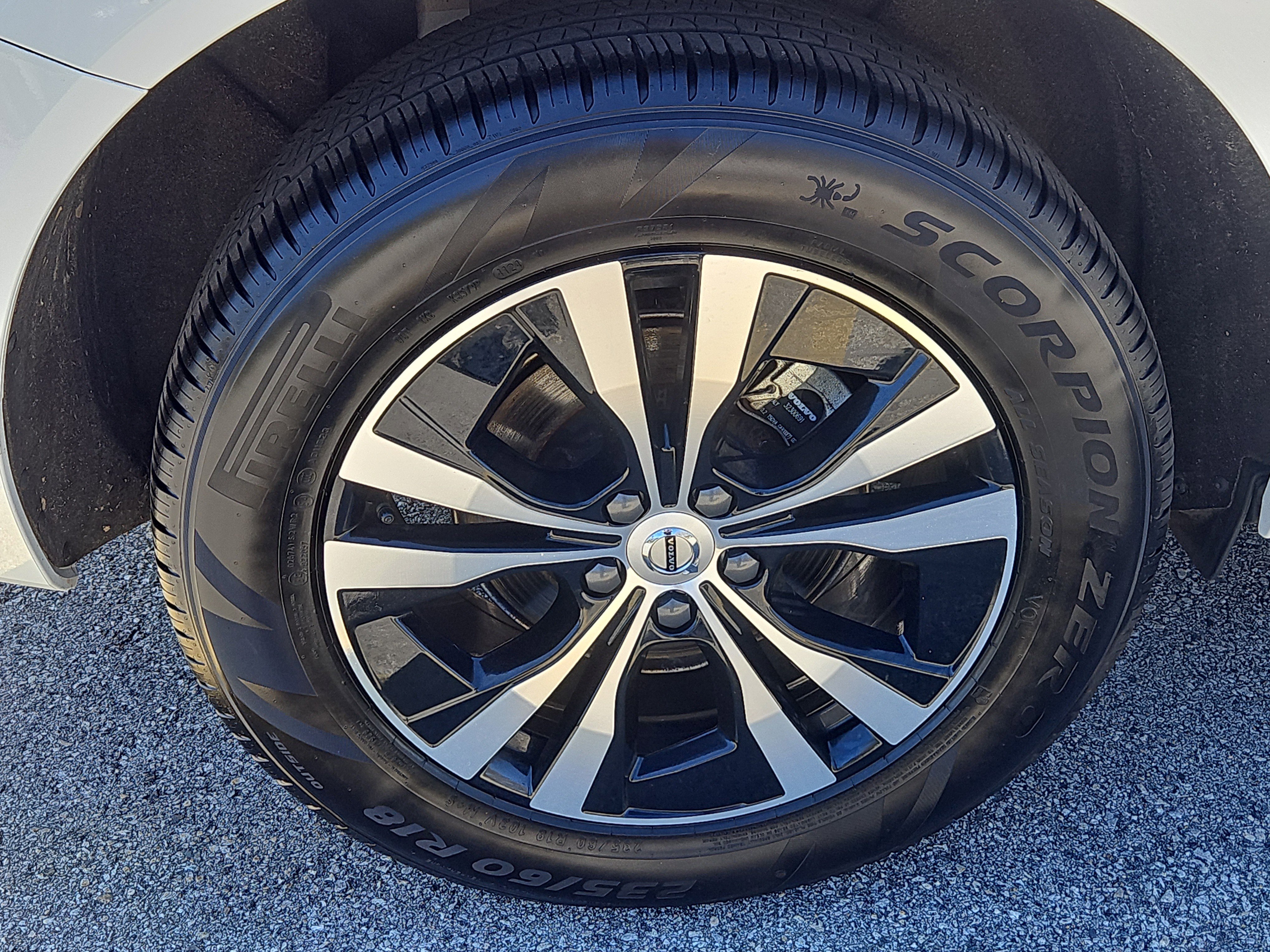 Used 2025 Volvo XC60 B5 Core AWD/4WD image 28