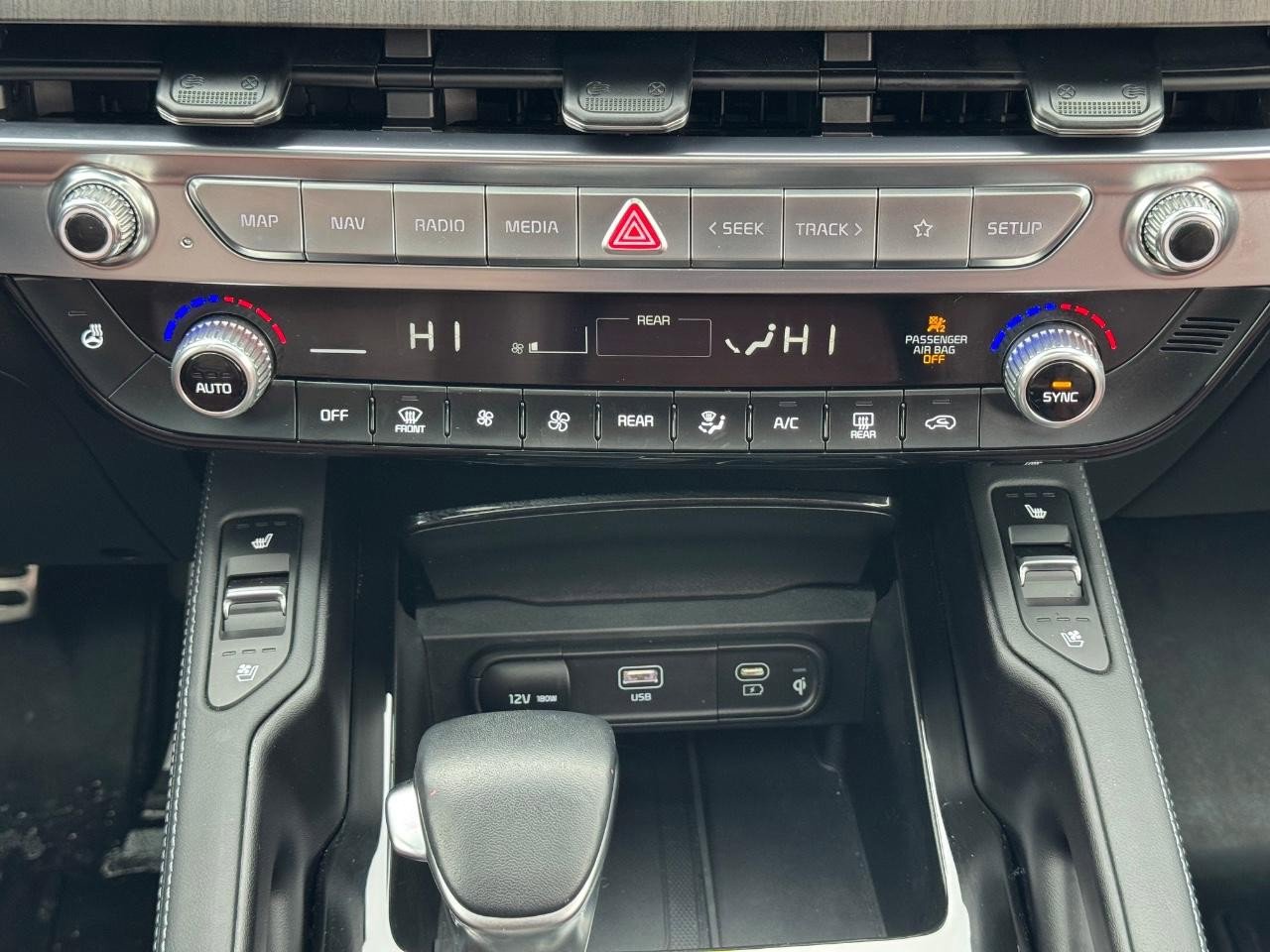 Used 2024 Kia Telluride SX Prestige w/ Towing Package image 15