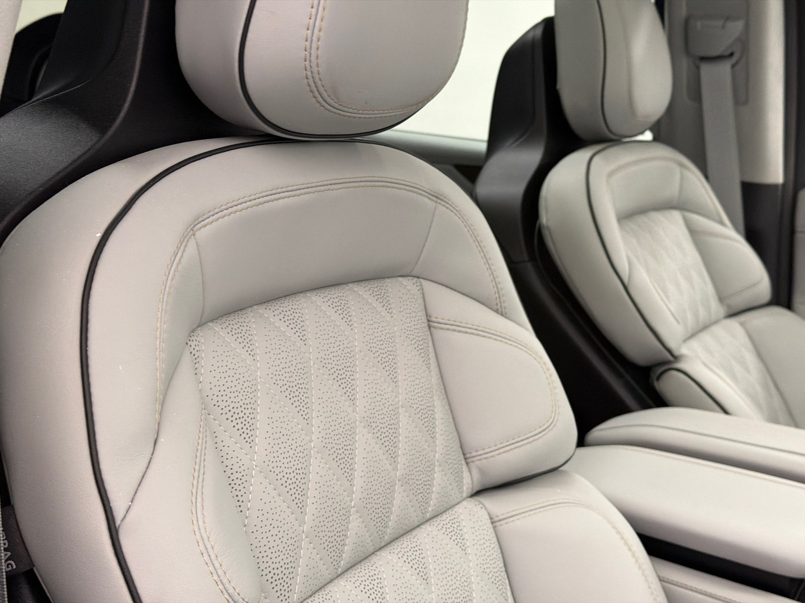 New 2027 Lincoln Navigator L Black Label w/ Black Label Special Edition AWD/4WD image 12