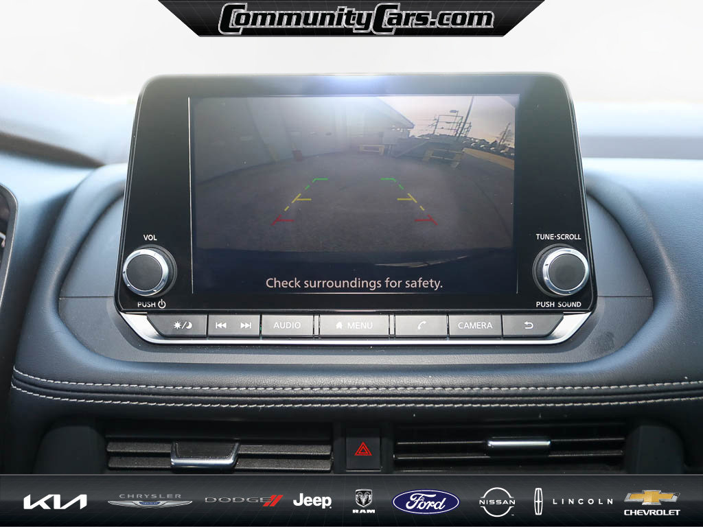 Used 2023 Nissan Rogue SV w/ SV Premium B Package image 18