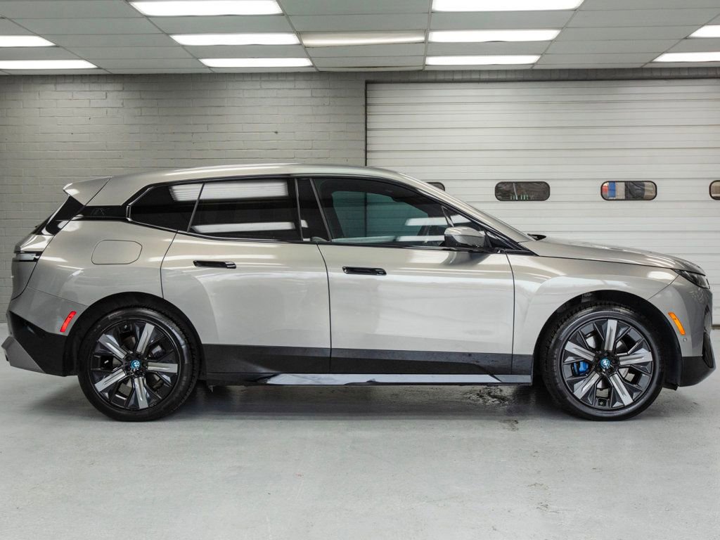 Used 2024 BMW iX xDrive50 w/ Sport Package AWD/4WD image 3