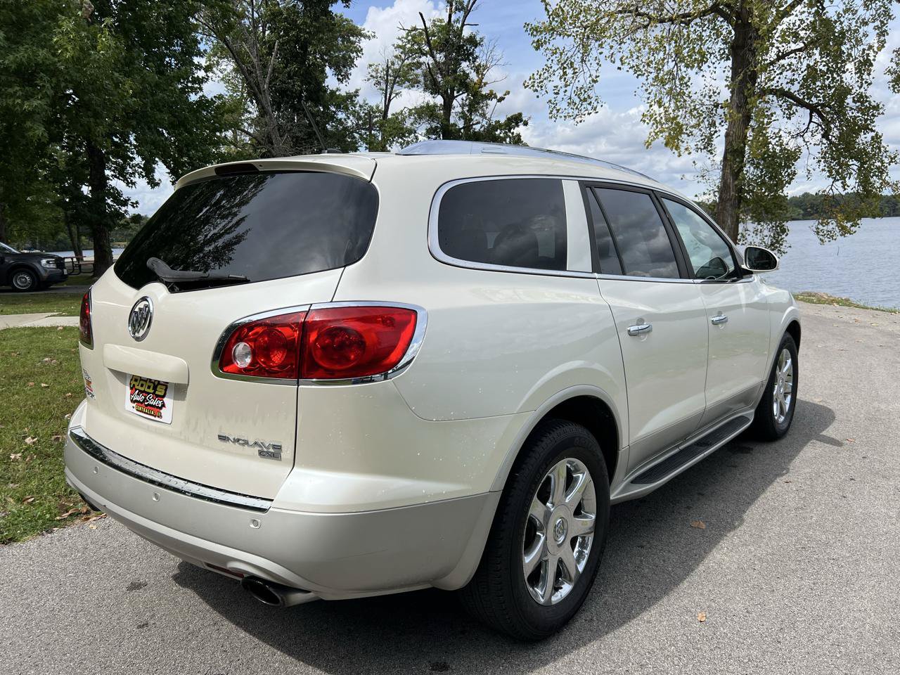 Used 2009 Buick Enclave CXL w/ Driver Confidence Package FWD image 6