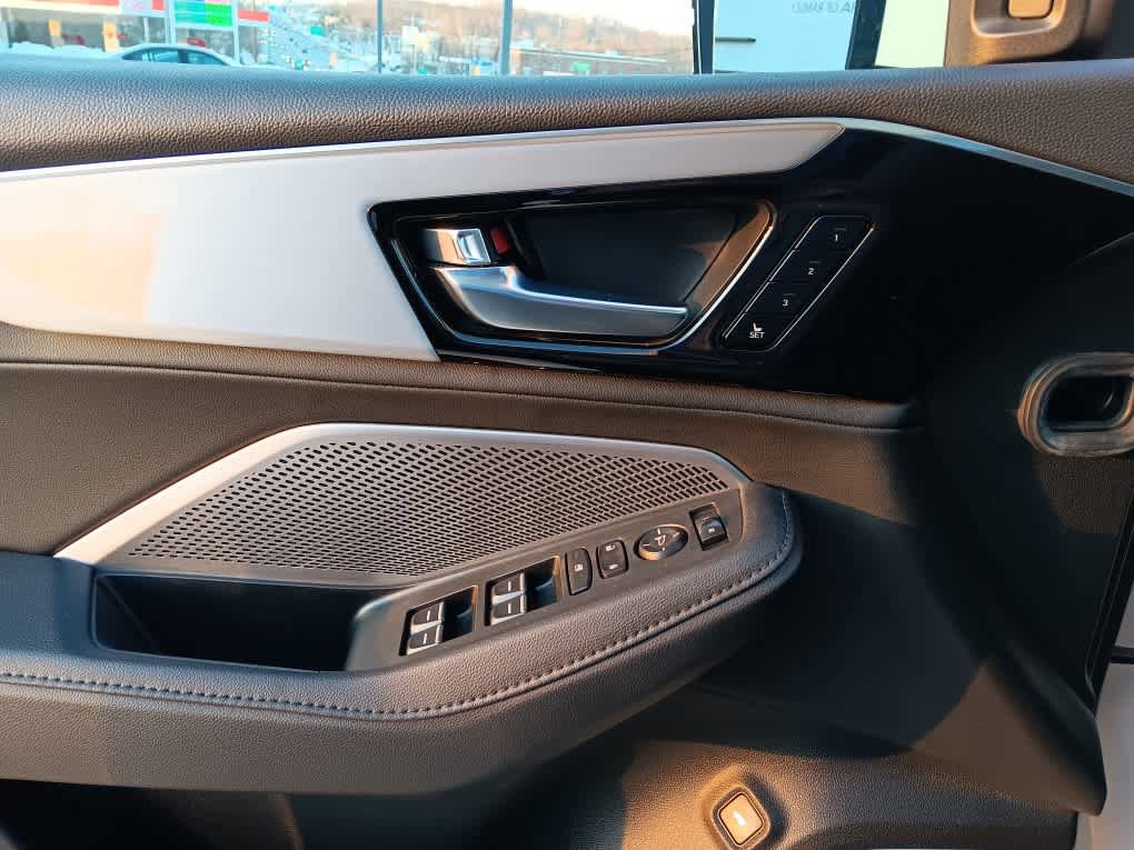 Used 2023 Acura MDX SH-AWD image 32