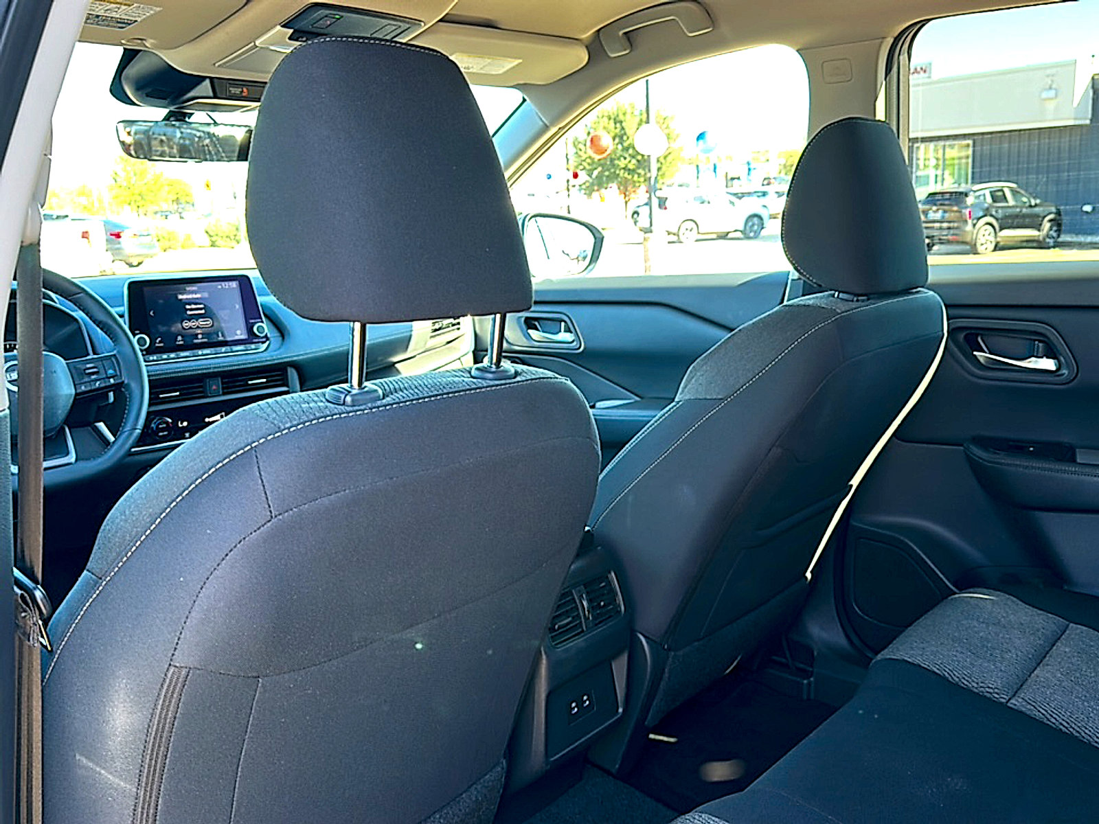 Used 2025 Nissan Rogue SV image 17