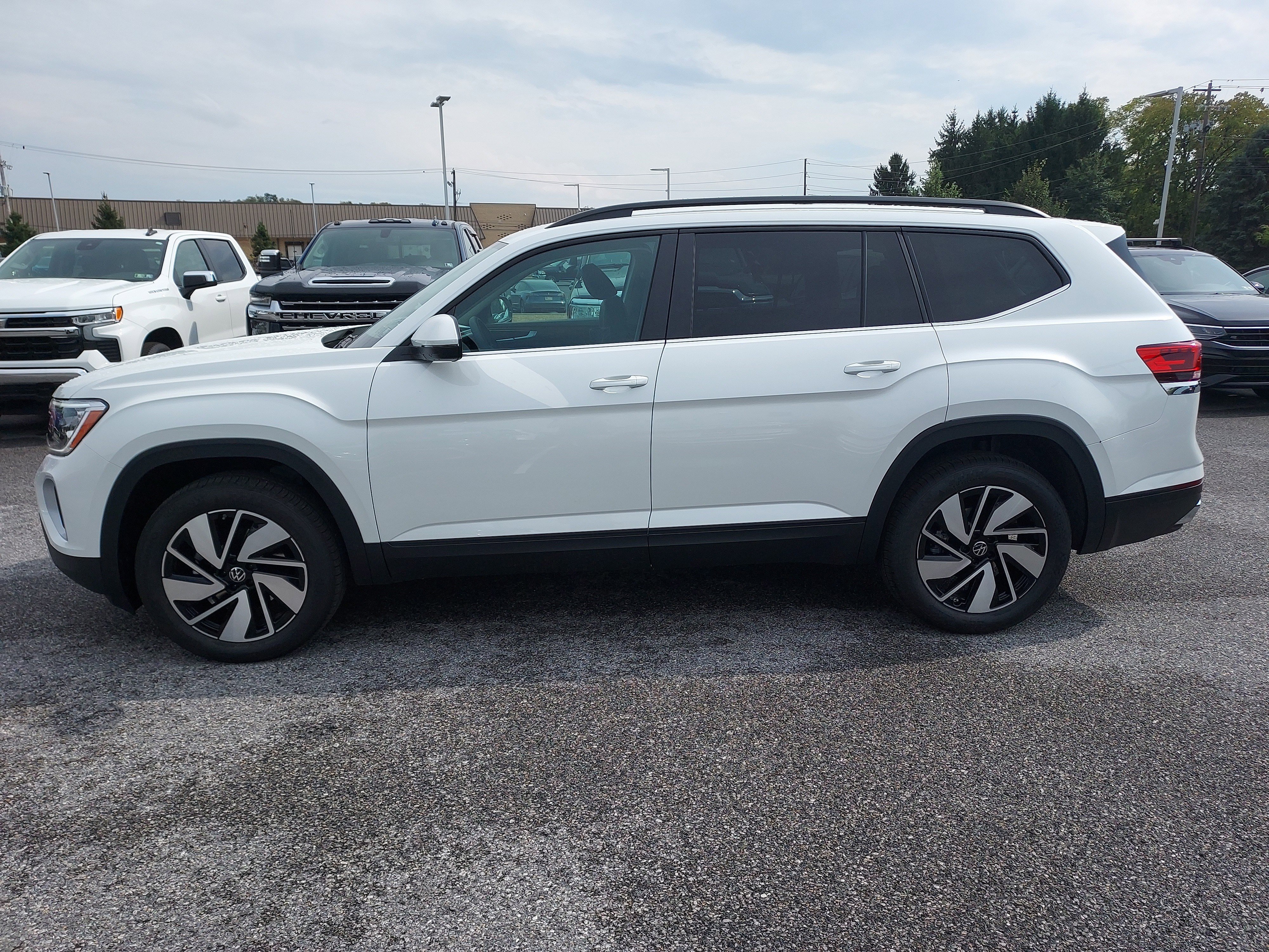 New 2026 Volkswagen Atlas SE image 8