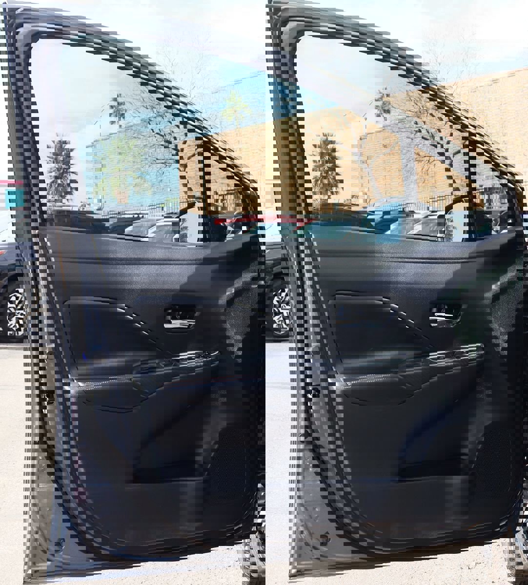 Used 2020 Nissan Versa SR w/ Electronics Package image 36