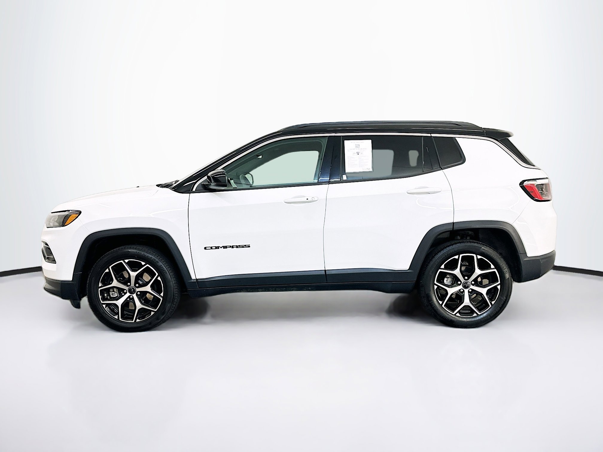 Used 2025 Jeep Compass Limited image 4