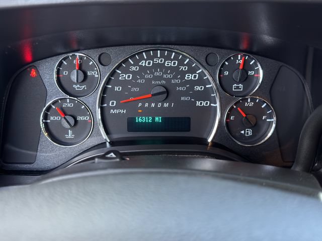 Used 2024 Chevrolet Express 2500 w/ Driver Convenience Package RWD image 15
