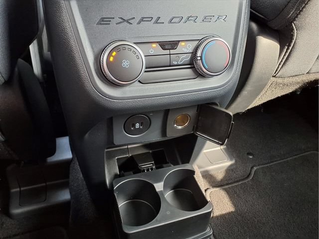 Used 2025 Ford Explorer Active AWD/4WD image 14