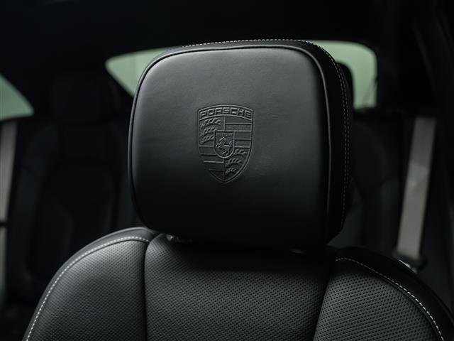 Certified 2025 Porsche Macan Turbo image 21