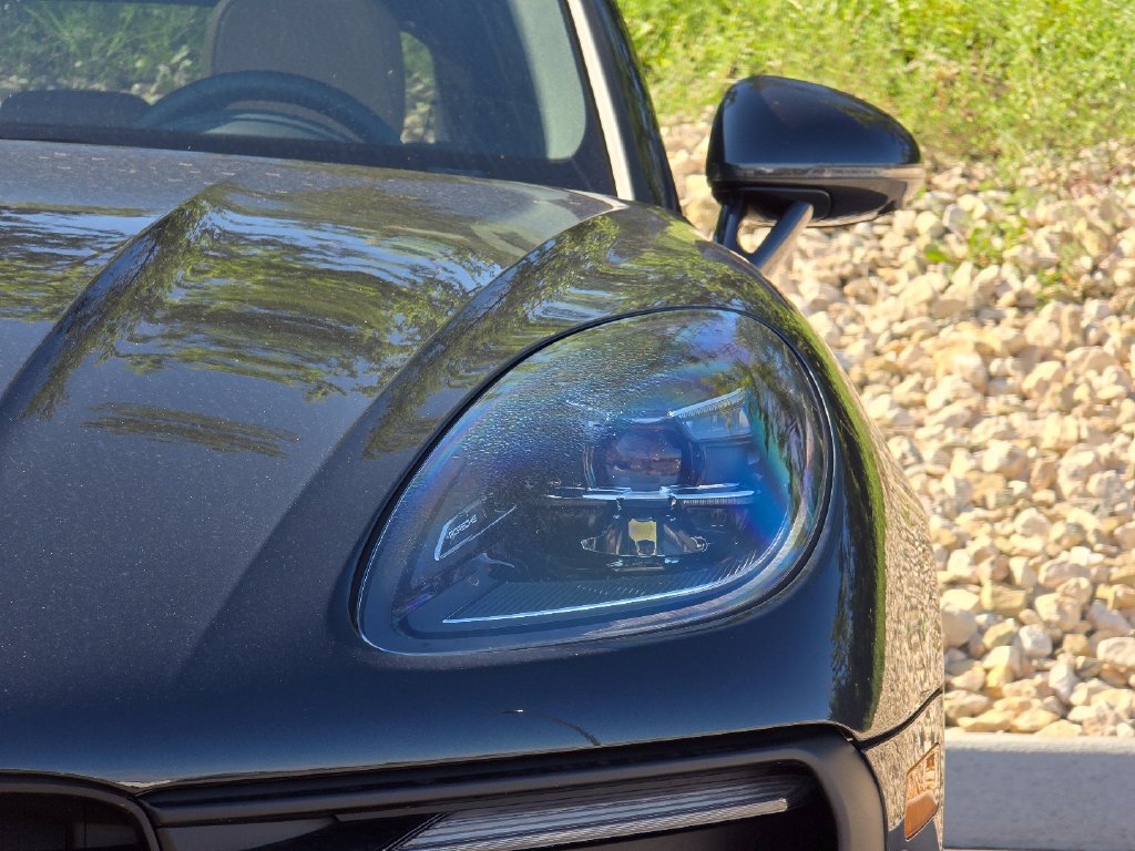 Used 2026 Porsche Macan AWD/4WD image 11