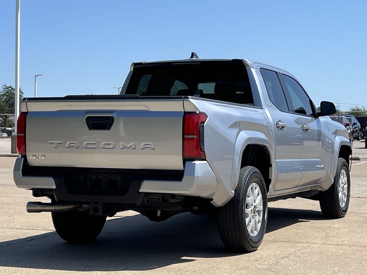 Used 2025 Toyota Tacoma SR5 AWD/4WD image 4