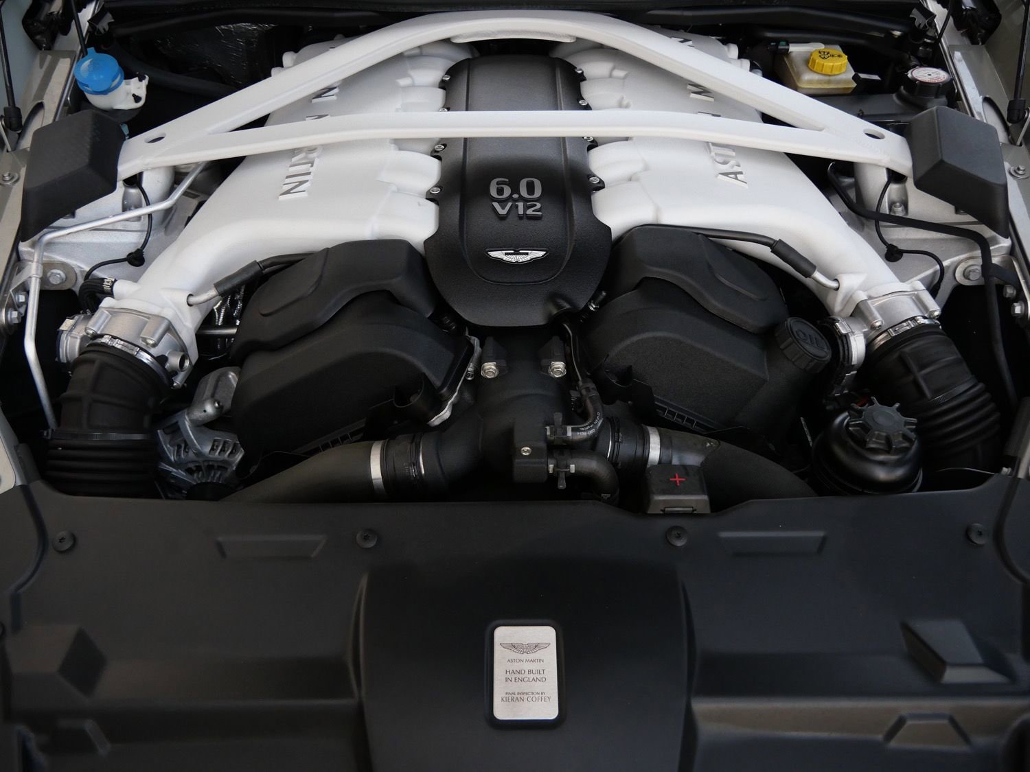 Used 2014 Aston Martin Vanquish Volante RWD image 32