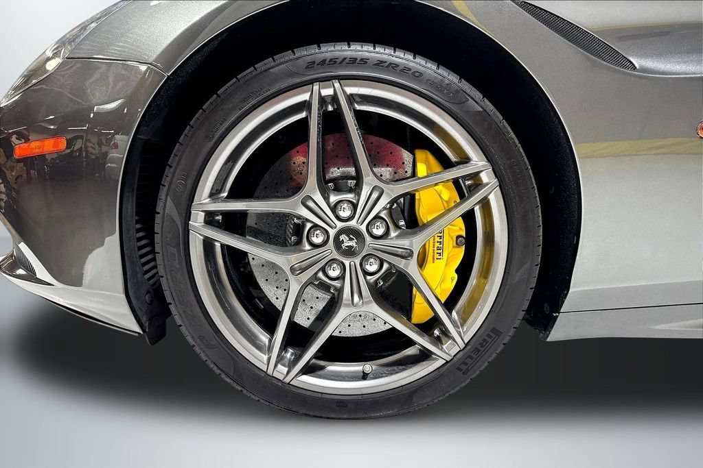 Used 2015 Ferrari California T RWD image 29