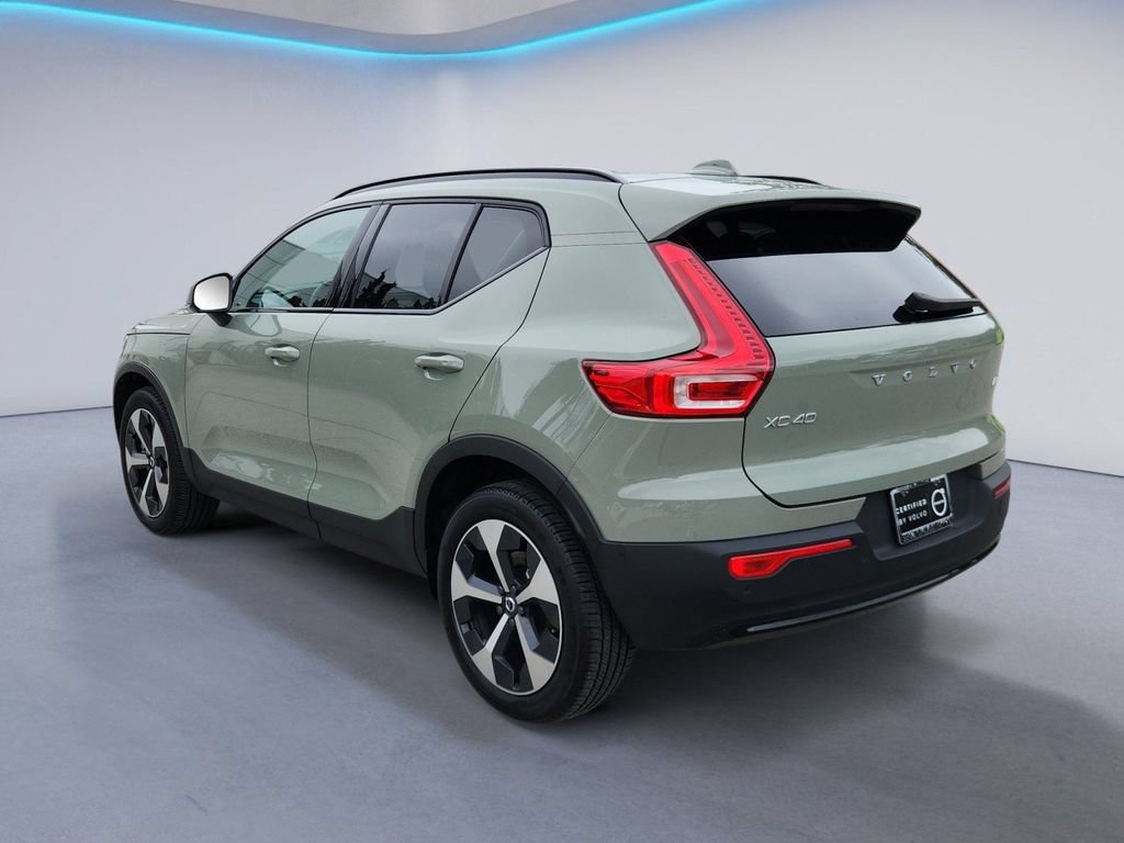 Certified 2025 Volvo XC40 B5 Plus AWD/4WD image 5