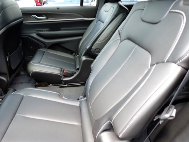 New 2025 Jeep Grand Cherokee L Limited w/ Luxury Tech Group II image 12