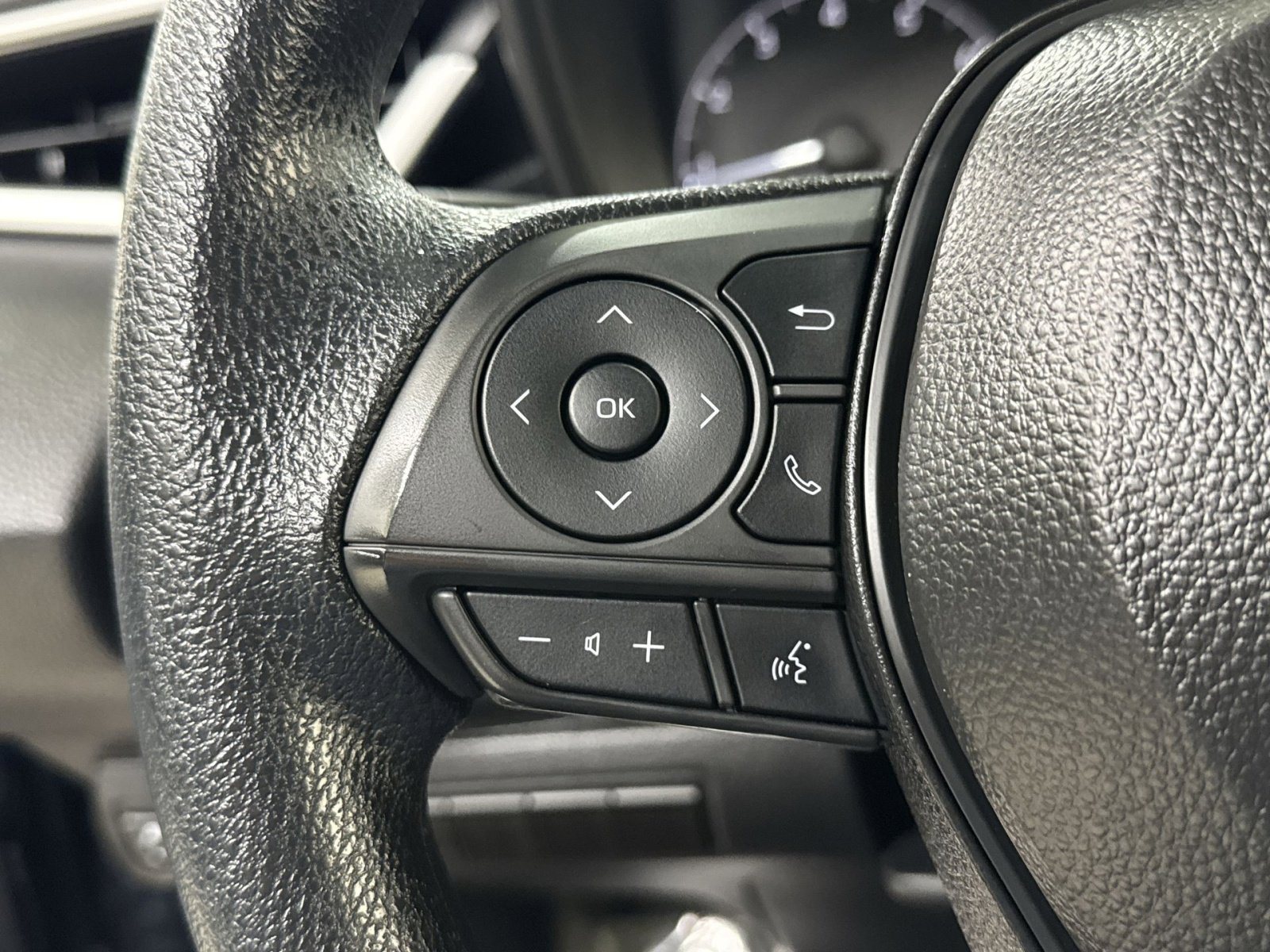 Used 2025 Toyota Corolla LE image 37