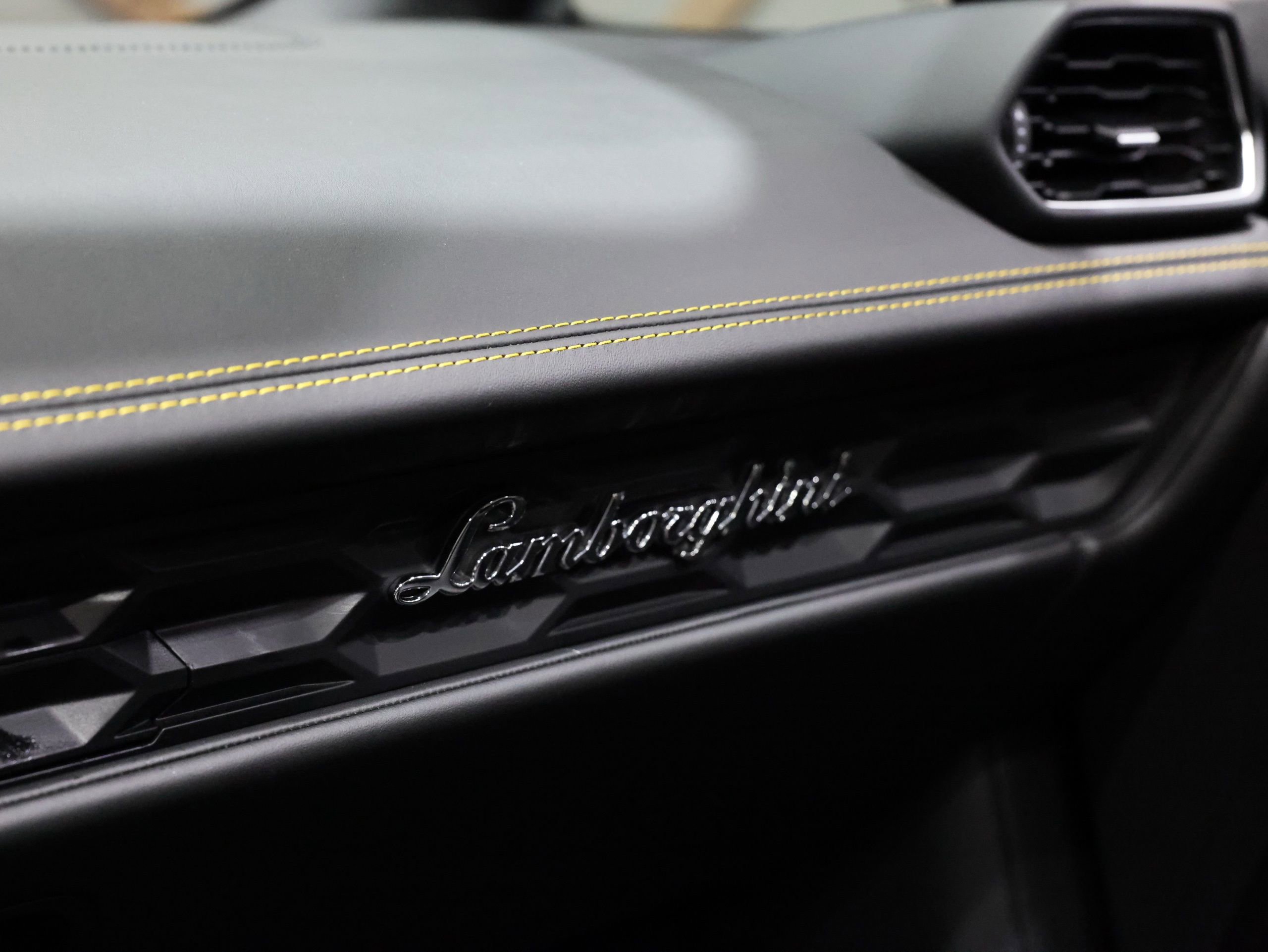 Used 2018 Lamborghini Huracan LP 580-2 RWD image 25