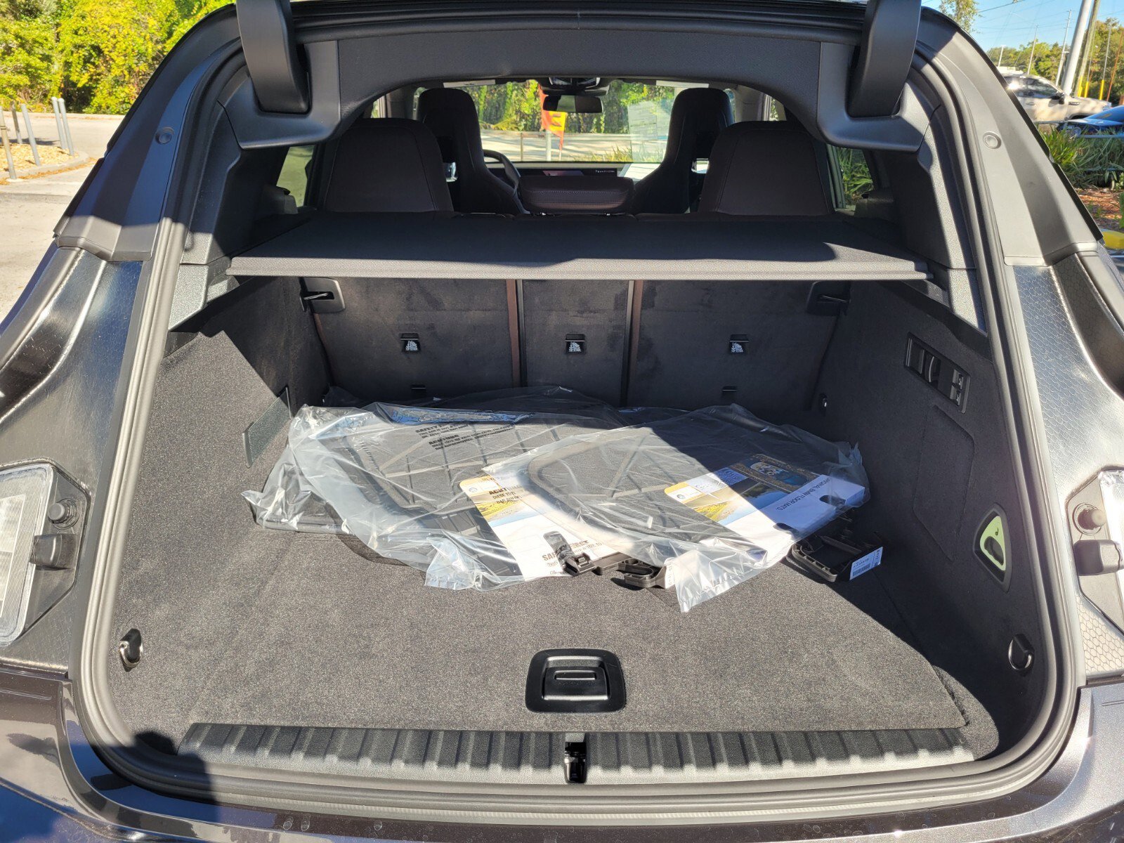 New 2026 BMW iX xDrive60 w/ Premium Package image 15